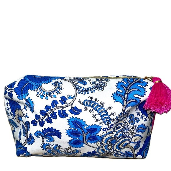 Estee Lauder Blue Flower Printed Cosmetic Makeup Bag ( 2 Side Look), NWOT - Picture 4 of 8